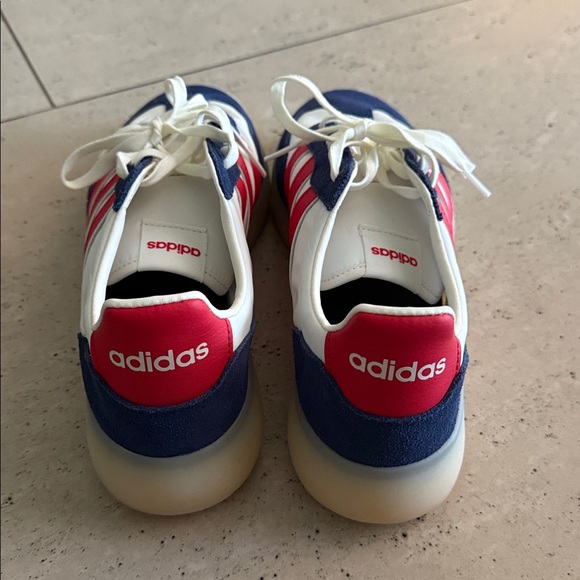 Men’s Adidas Barreda Decode Sneaker size 10.5 brand new - Picture 3 of 3